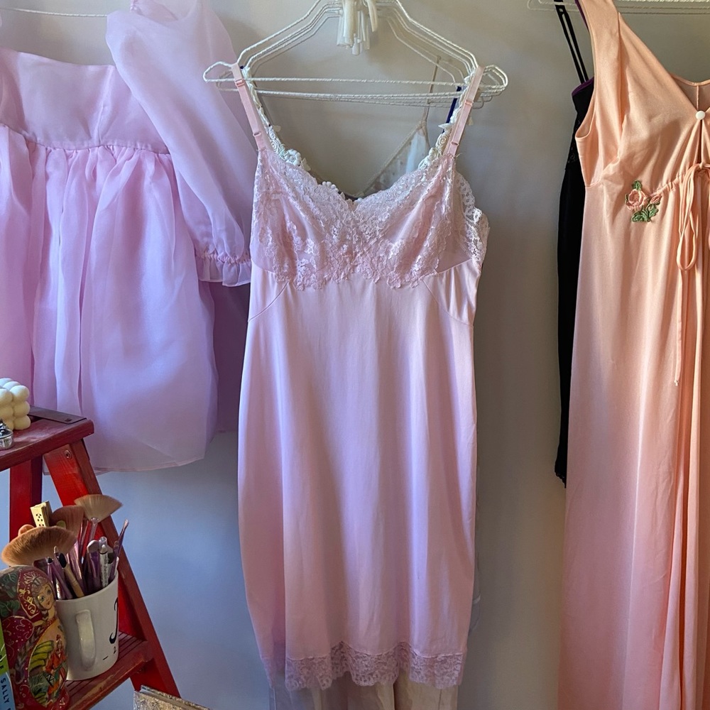 VINTAGE PINK MIDI SLIP 👛